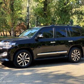 254 Позашляховик Toyota Land Cruiser 200 - авто на весілля у Києві - портфоліо 3