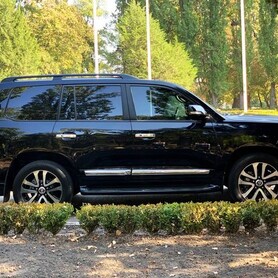 254 Позашляховик Toyota Land Cruiser 200 - авто на весілля у Києві - портфоліо 6