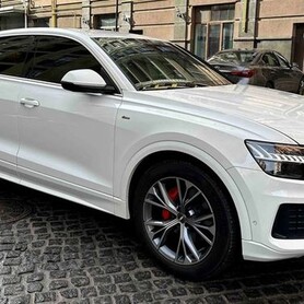 037 Позашляховик Audi Q8 S Line біла на весілля - авто на весілля у Києві - портфоліо 1