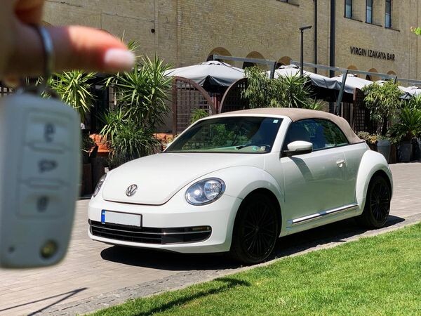020 Кабріолет Volkswagen Beetle білий 