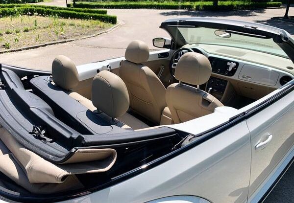 020 Кабріолет Volkswagen Beetle білий 