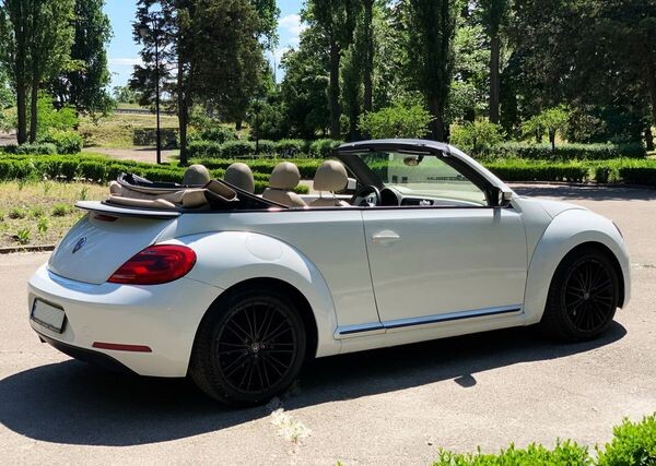 020 Кабріолет Volkswagen Beetle білий 