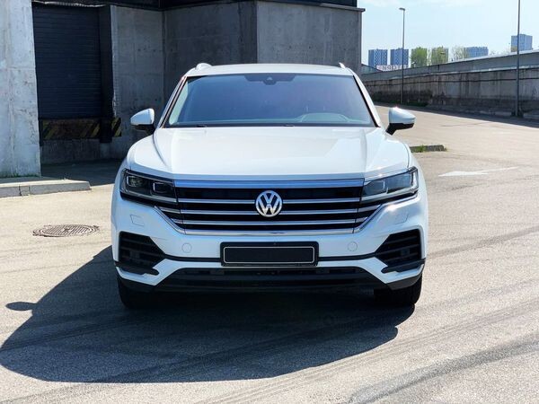 177 Позашляховик Volkswagen Touareg білий оренда 
