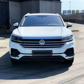 177 Позашляховик Volkswagen Touareg білий оренда - авто на весілля у Києві - портфоліо 2