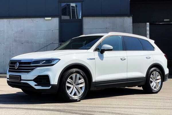 177 Позашляховик Volkswagen Touareg білий оренда 