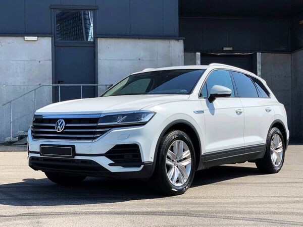 177 Позашляховик Volkswagen Touareg білий оренда 