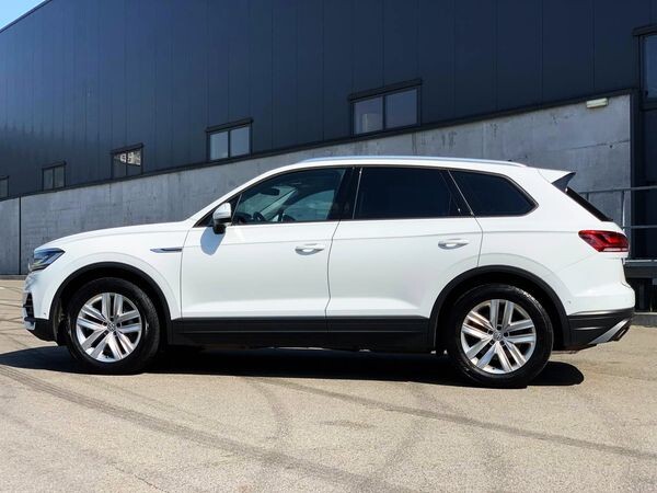 177 Позашляховик Volkswagen Touareg білий оренда 