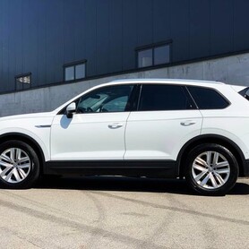 177 Позашляховик Volkswagen Touareg білий оренда - авто на весілля у Києві - портфоліо 5