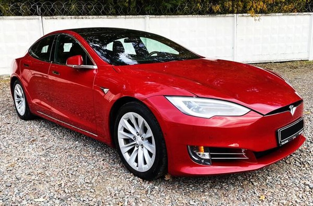 054 Електрокар Tesla Model S червоний 