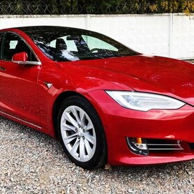 054 Електрокар Tesla Model S червоний - авто на весілля у Києві - портфоліо 1