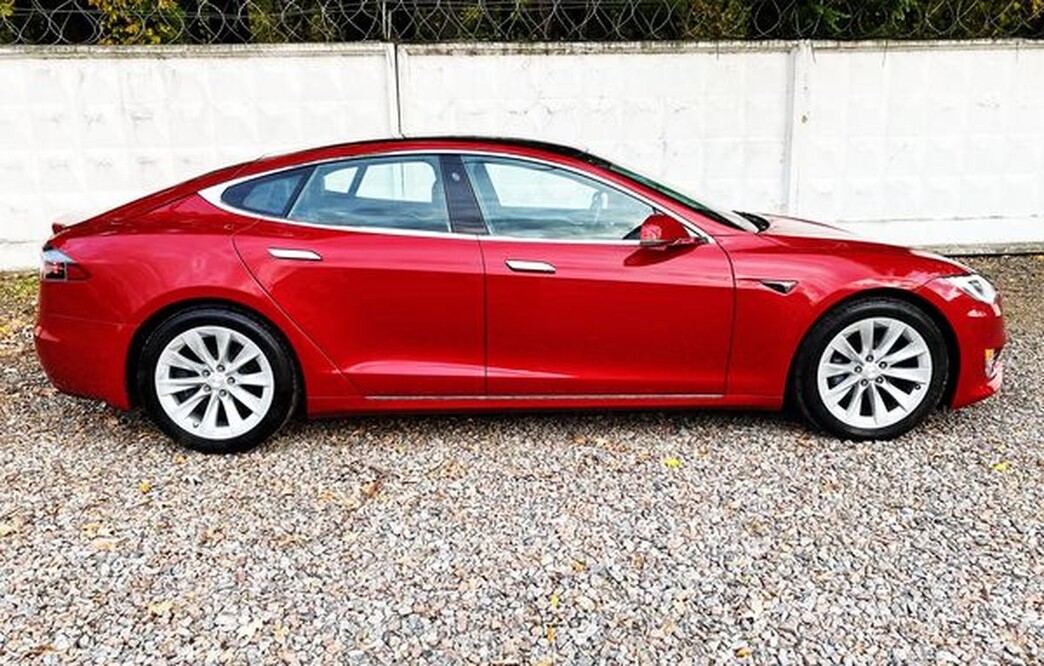 054 Електрокар Tesla Model S червоний 