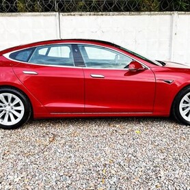 054 Електрокар Tesla Model S червоний - авто на весілля у Києві - портфоліо 3