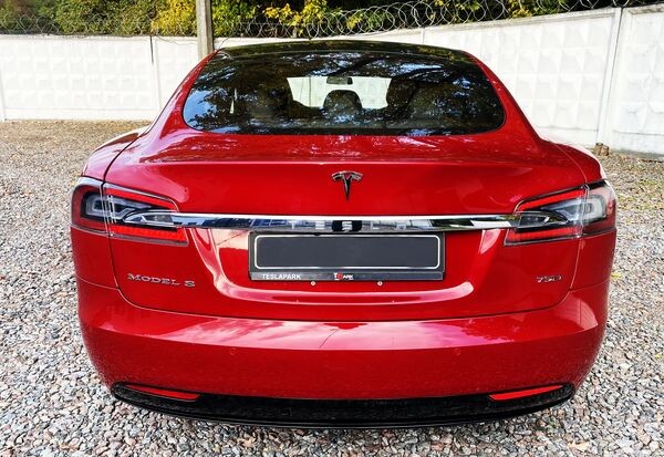 054 Електрокар Tesla Model S червоний 