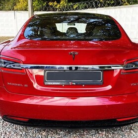 054 Електрокар Tesla Model S червоний - авто на весілля у Києві - портфоліо 4