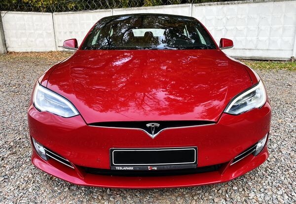 054 Електрокар Tesla Model S червоний 