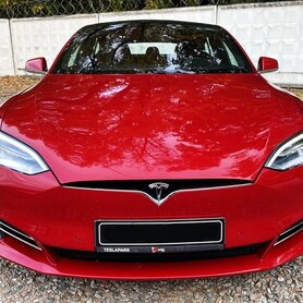 054 Електрокар Tesla Model S червоний - авто на весілля у Києві - портфоліо 2