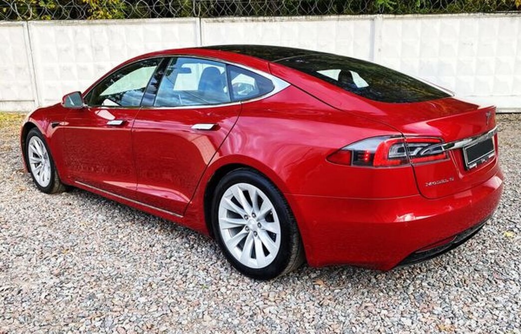 054 Електрокар Tesla Model S червоний 