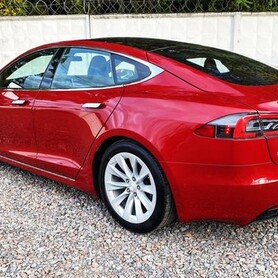 054 Електрокар Tesla Model S червоний - авто на весілля у Києві - портфоліо 6