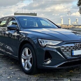 271 Позашляховик Audi Q8 E-tron електро синій - авто на весілля у Києві - портфоліо 1