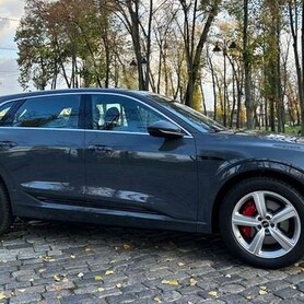 271 Позашляховик Audi Q8 E-tron електро синій - авто на весілля у Києві - портфоліо 4