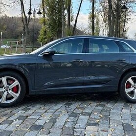 271 Позашляховик Audi Q8 E-tron електро синій - авто на весілля у Києві - портфоліо 3