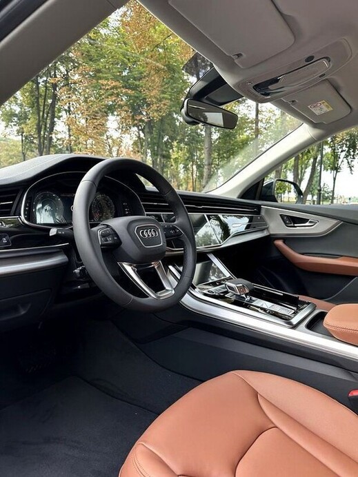 271 Позашляховик Audi Q8 E-tron електро синій 