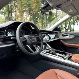 271 Позашляховик Audi Q8 E-tron електро синій - авто на весілля у Києві - портфоліо 5