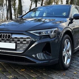 271 Позашляховик Audi Q8 E-tron електро синій - авто на весілля у Києві - портфоліо 2