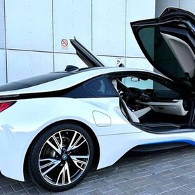 194 Прокат спортивного автомобіля BMW I8 без водія - авто на весілля у Києві - портфоліо 5