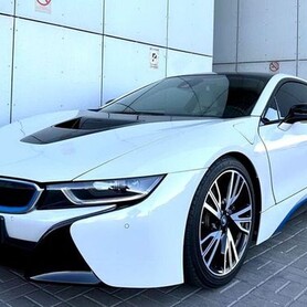 194 Прокат спортивного автомобіля BMW I8 без водія - авто на весілля у Києві - портфоліо 1
