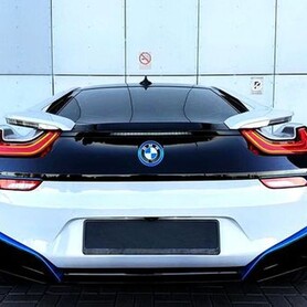 194 Прокат спортивного автомобіля BMW I8 без водія - авто на весілля у Києві - портфоліо 6