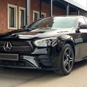 344 Mercedes-Benz E-class EQ W213 чорний HIBRYD - авто на весілля у Києві - портфоліо 1