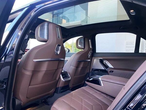 340 BMW i7 xDrive чорний на свадьбу 