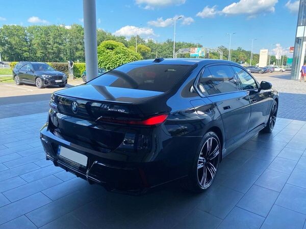 340 BMW i7 xDrive чорний на свадьбу 