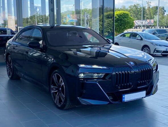 340 BMW i7 xDrive чорний на свадьбу 