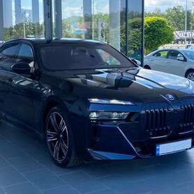 340 BMW i7 xDrive чорний на свадьбу - авто на весілля у Києві - портфоліо 2