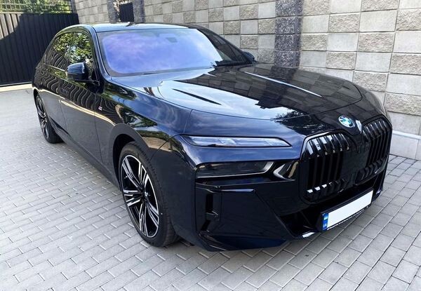 340 BMW i7 xDrive чорний на свадьбу 