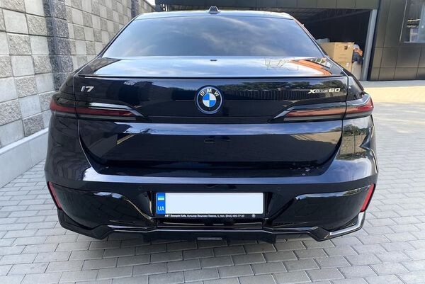340 BMW i7 xDrive чорний на свадьбу 
