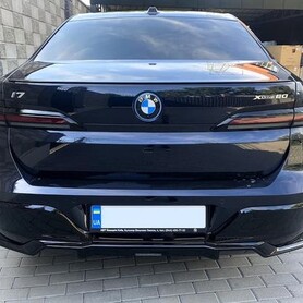340 BMW i7 xDrive чорний на свадьбу - авто на весілля у Києві - портфоліо 5