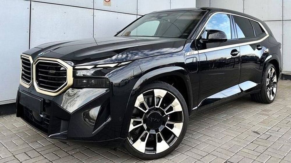 010 Позашляховик BMW XM HIBRYD 