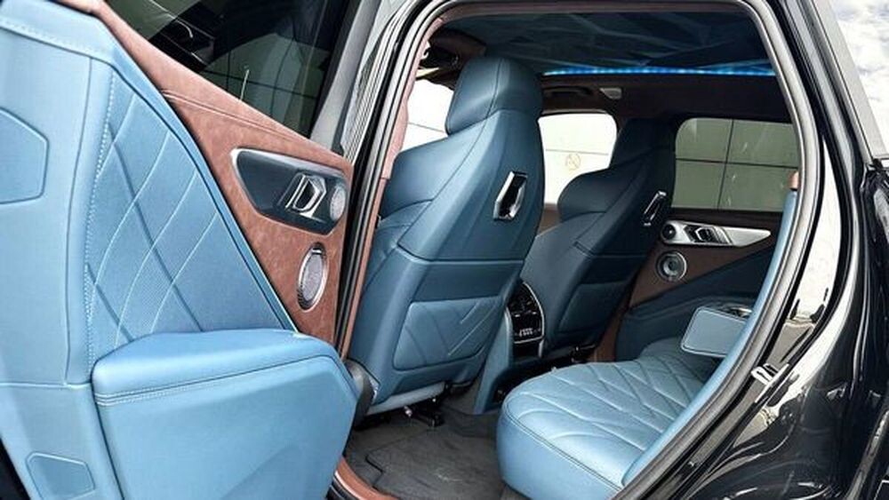 010 Позашляховик BMW XM HIBRYD 