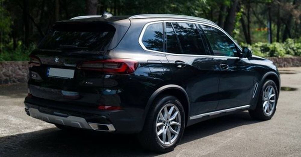 040 BMW X5 чорний позашляховик оренда 