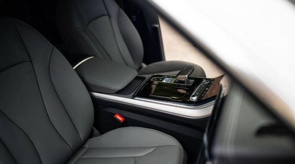 041 Позашляховик Audi Q8 біла прокат оренда 
