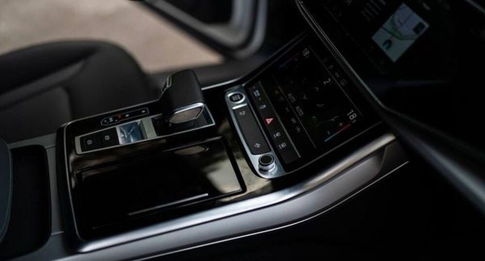 041 Позашляховик Audi Q8 біла прокат оренда 