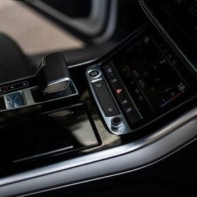 041 Позашляховик Audi Q8 біла прокат оренда - авто на весілля у Києві - портфоліо 5