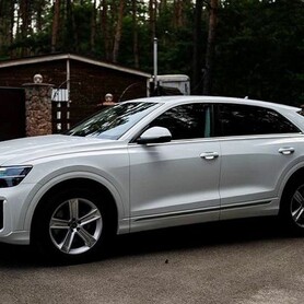 041 Позашляховик Audi Q8 біла прокат оренда - авто на весілля у Києві - портфоліо 2