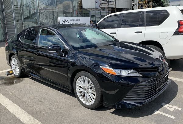 076 Toyota Camry V70 чорна 2022 на весілля 