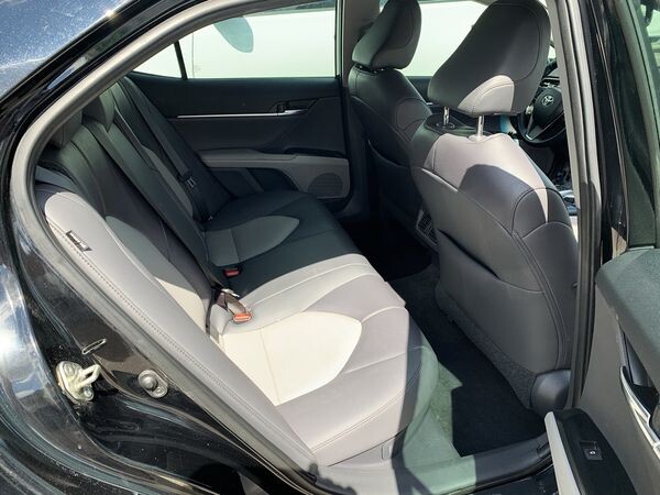 076 Toyota Camry V70 чорна 2022 на весілля 