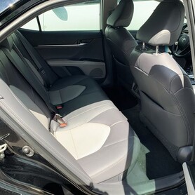 076 Toyota Camry V70 чорна 2022 на весілля - авто на весілля у Києві - портфоліо 5