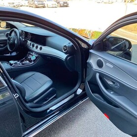 105 Mercedes W213 E класса черный аренда авто - авто на весілля у Києві - портфоліо 5